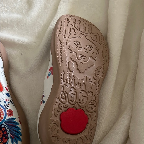 UIN Women's Owl Design Slip-On Shoes - White and Brown - Picture 2 of 5